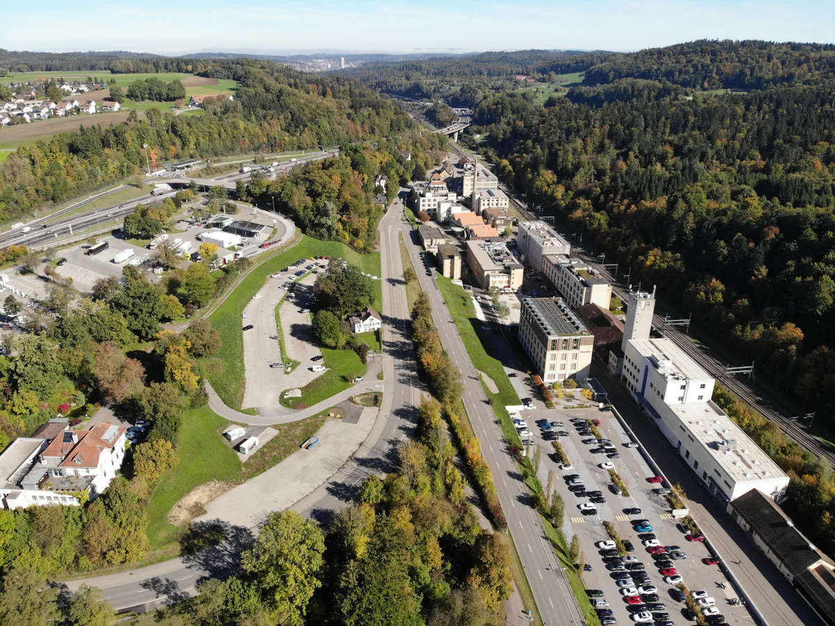 Lebensmittelproduktion hat im Kemptthaler Valley eine lange Tradition. Man sieht das Das Kemptthaler Valley von oben.